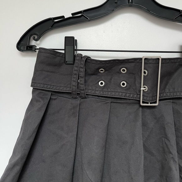 Urban outfitters grey pleated skirt - Picture 1 of 4